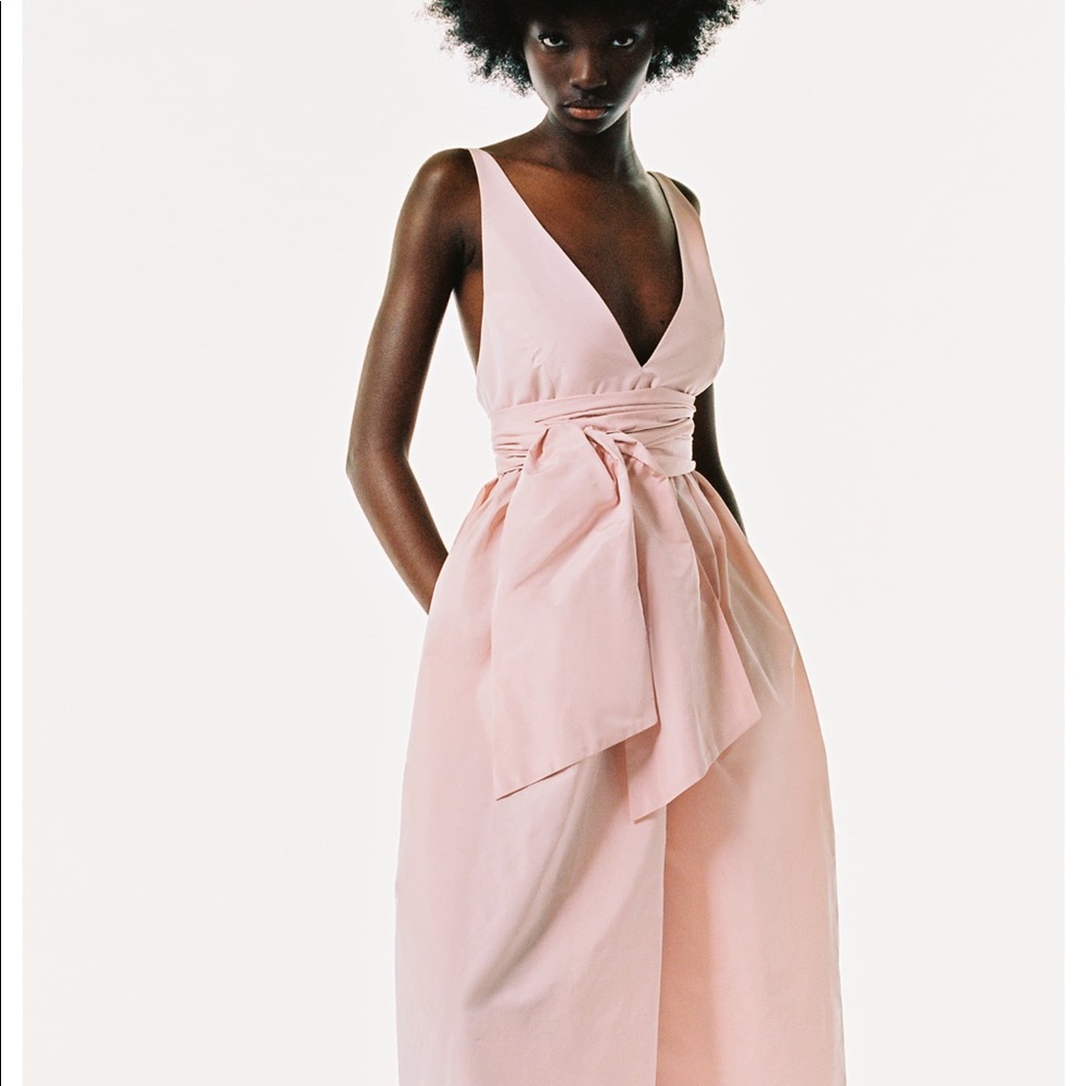 VOLUMINOUS MIDI DRESS